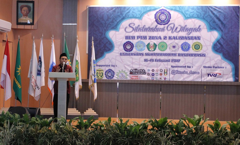 Pejabat Sementara Presidium Zona 2 Kalimantan, Laili Masruri, memberikan sambutan dalam pembukaan kegiatan Silaturahmi Wilayah BEM PTM Zona 2 Kalimantan